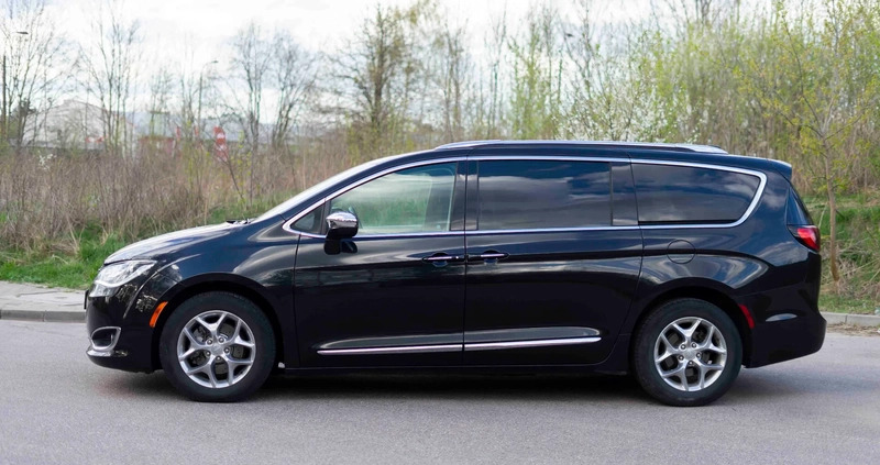 Chrysler Pacifica cena 120500 przebieg: 80500, rok produkcji 2019 z Białystok małe 232